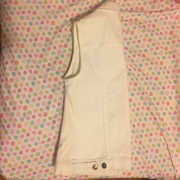 White Jean Vest with Buttons - Picture 3 of 6